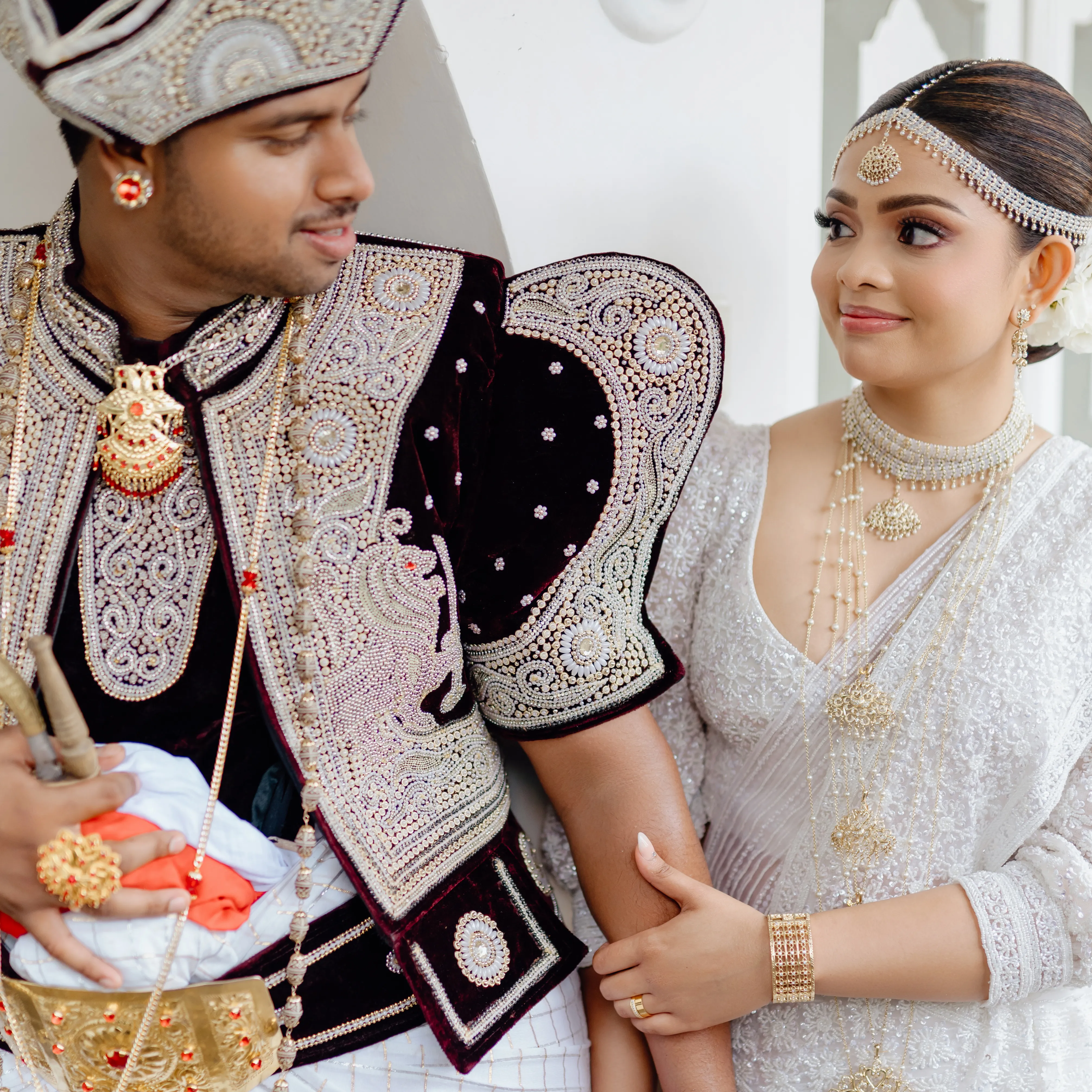 A close crop joins the couple’s richly embroidered Kandyan wedding attire.